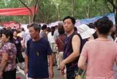 观看千佛山相亲直播 就进“微信联谊群”