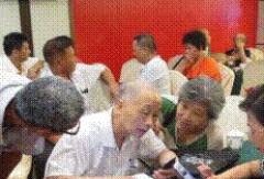 “妈妈相亲团”来袭 快给子女找对象
