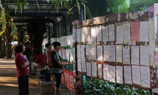 深圳莲花山公园相亲盛况惊人 一周十数对情侣牵手 深圳莲花山公园相亲盛况惊人 一周十数对情侣牵手