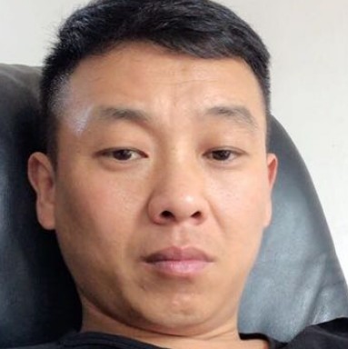 微凉拿喜悦的照片