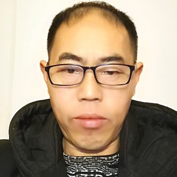 帅哥殷勤的照片