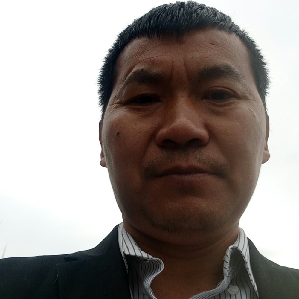 学姐笑斑驳的照片