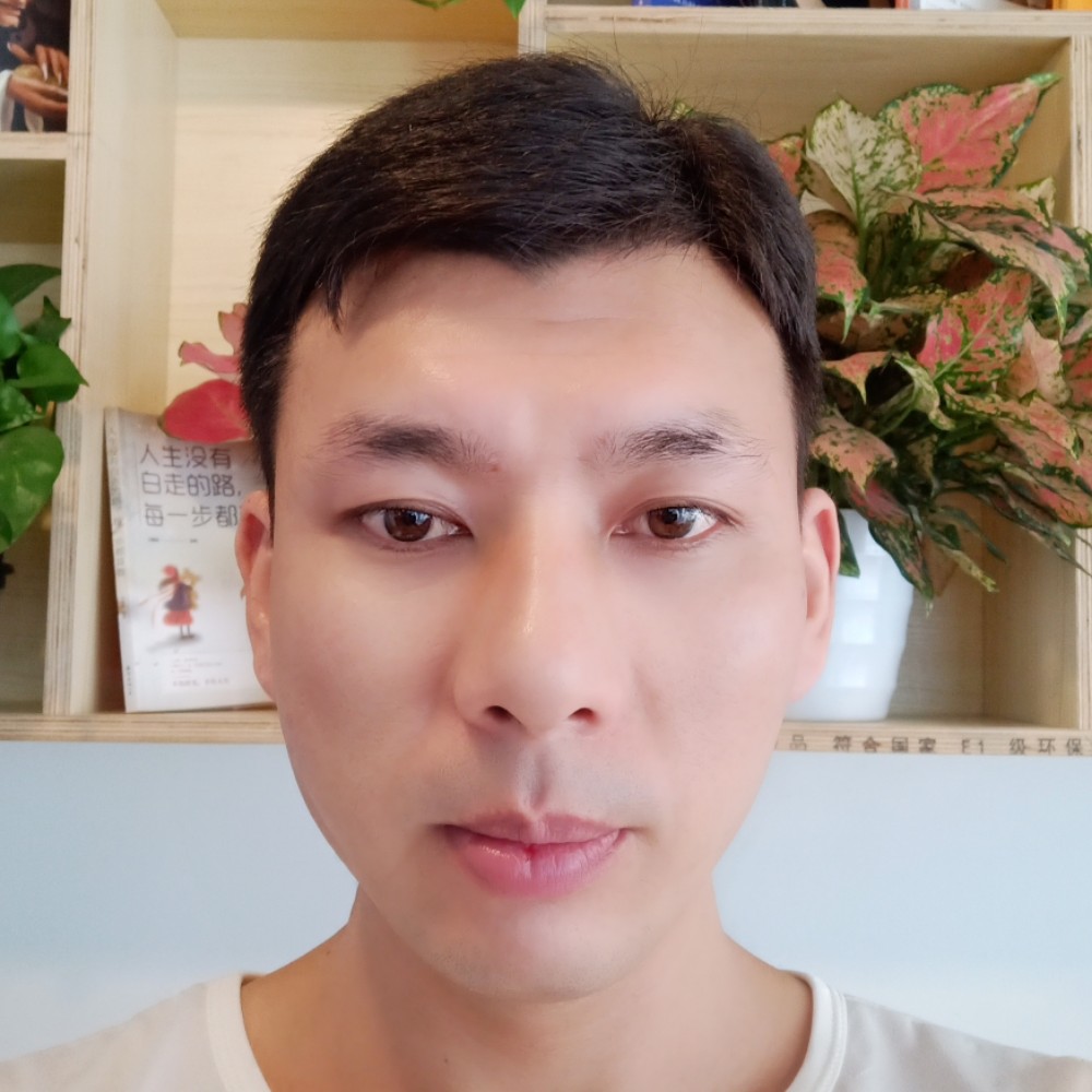 蘩藜方微笑的照片