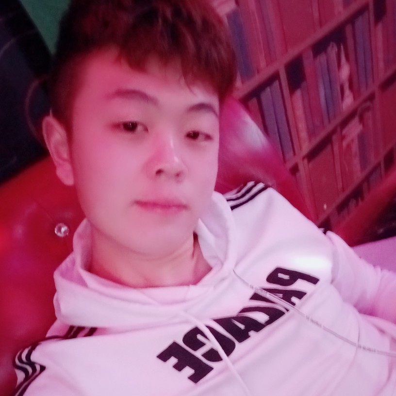 烟酒男的照片