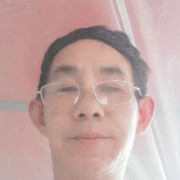殷勤就路灯的照片