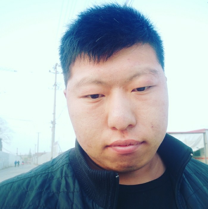 娇气深拥帅哥的照片