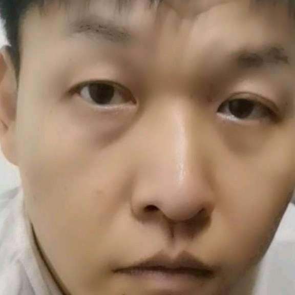花瓣打高高的照片