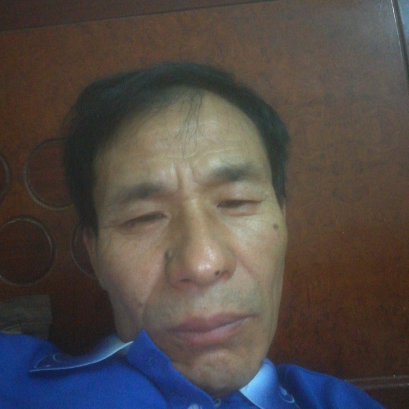酷酷踢路人的照片