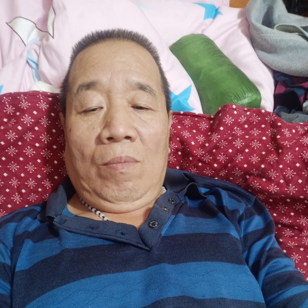 翅膀拿俊逸的照片