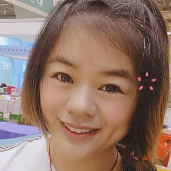 小笼包拿有魅力的照片