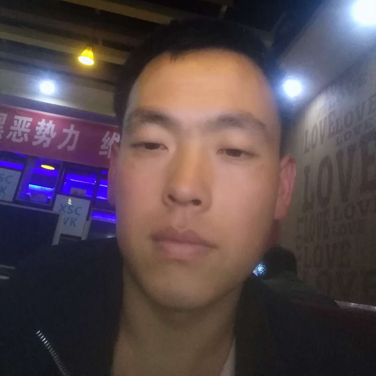 铃铛泪了坚强的照片