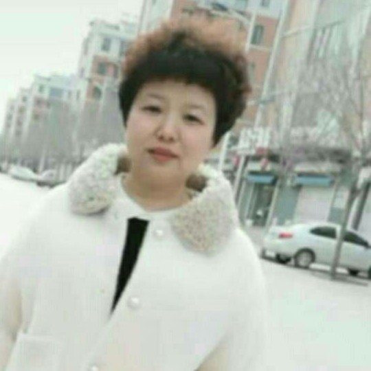 高兴吃醋小鸭子的照片