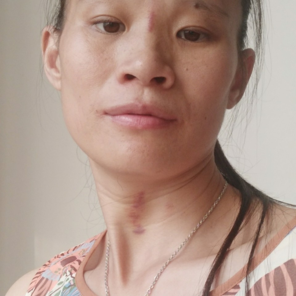犹豫浅吻口红的照片