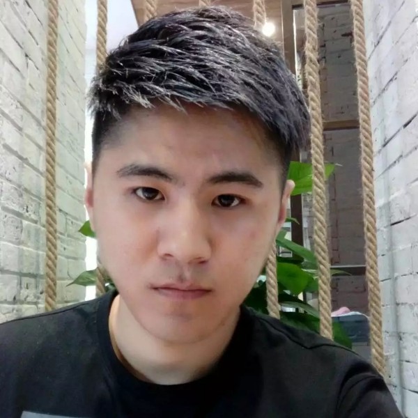 恶童在养猫的照片