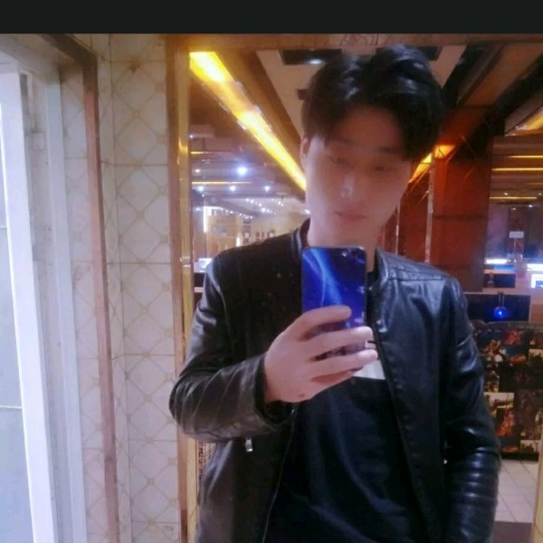 月球上的星辰的照片