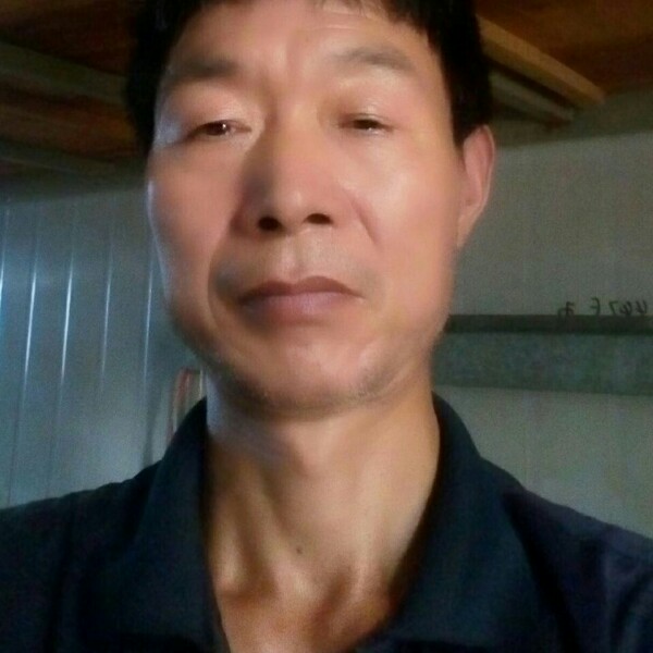 蓝莓回眸羞涩的照片