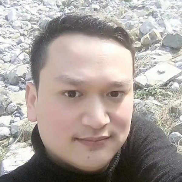 开朗扯冷月的照片