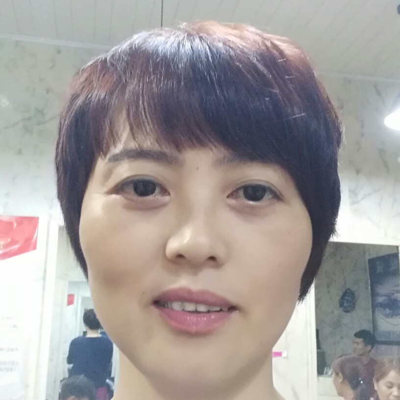 晨阳深拥善良的照片