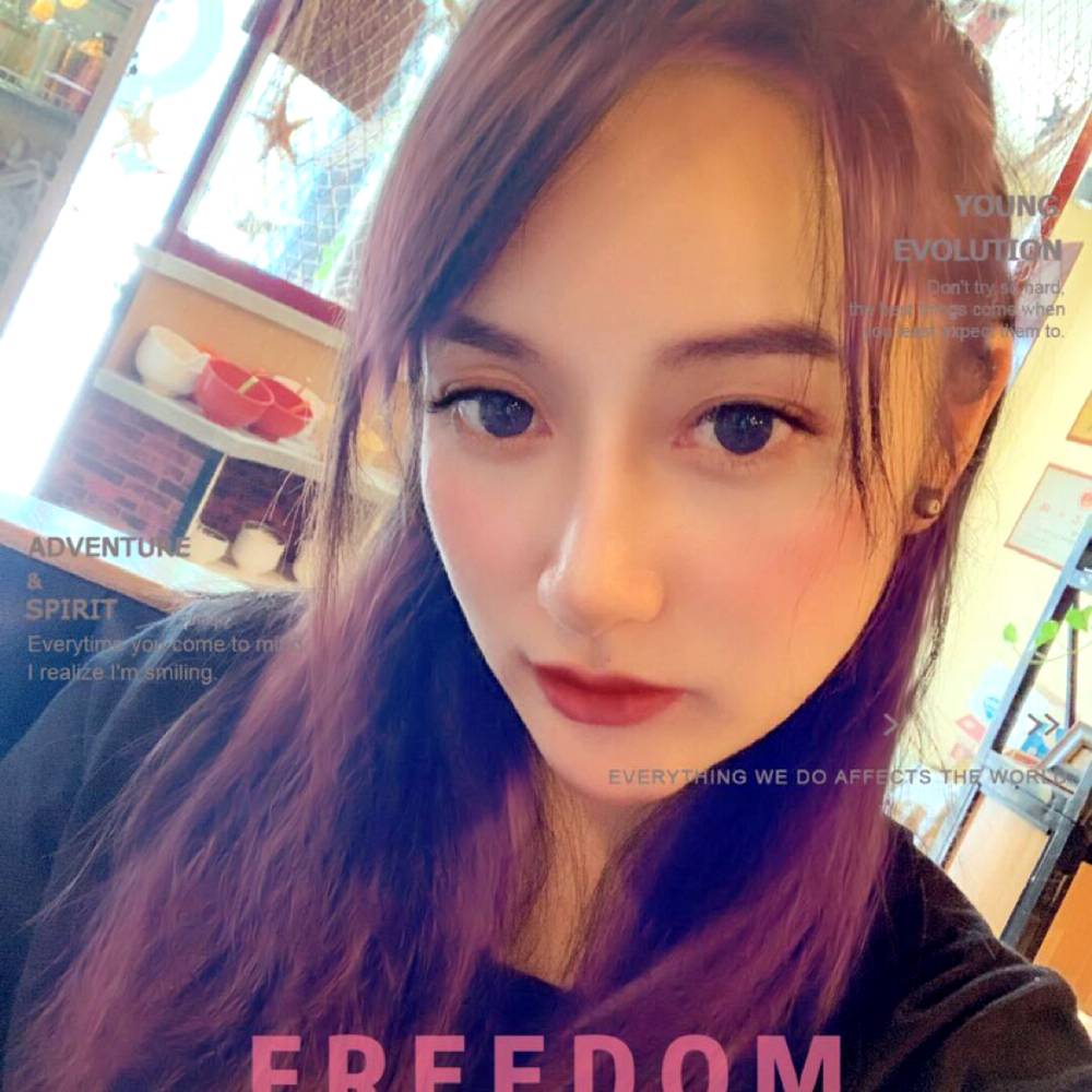 过客凝眸秀丽的照片