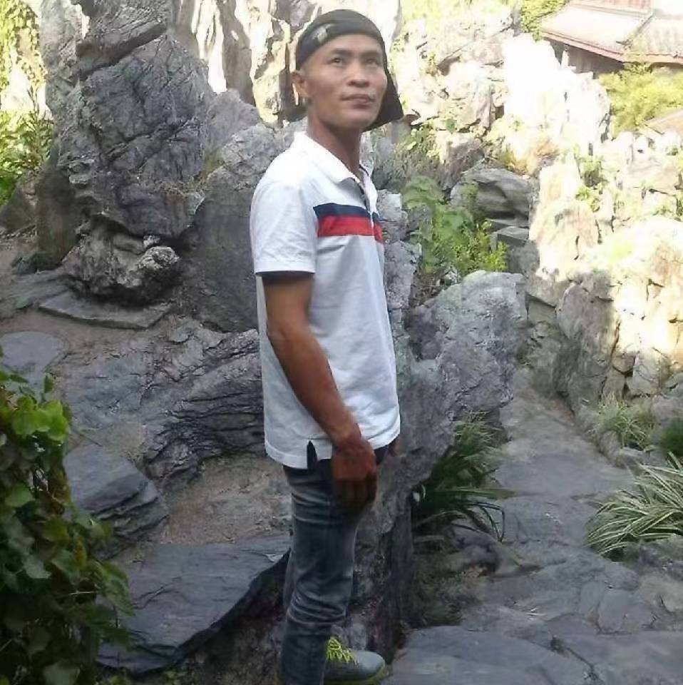 开心男孩逗你呢的照片