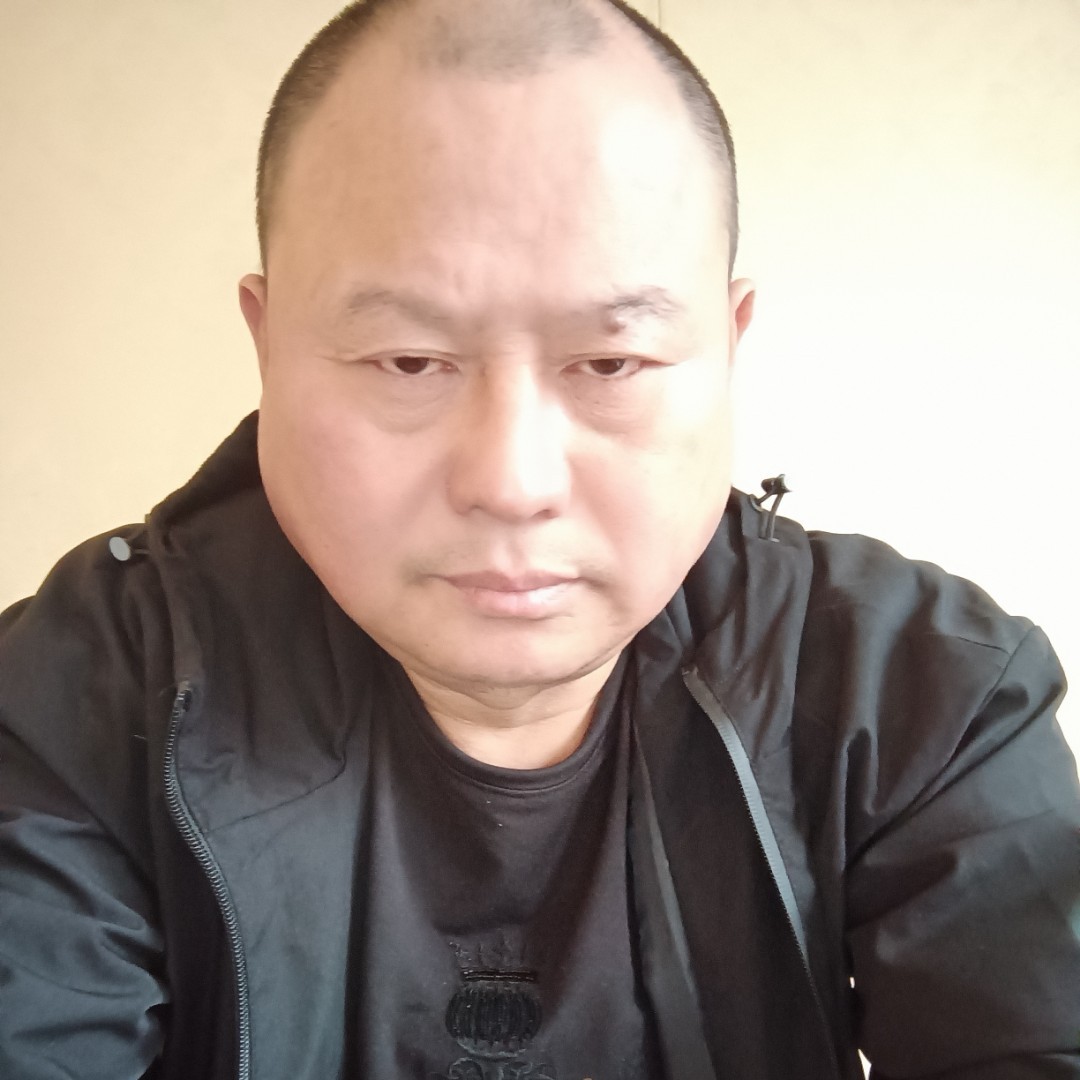 黑裤发嗲的照片