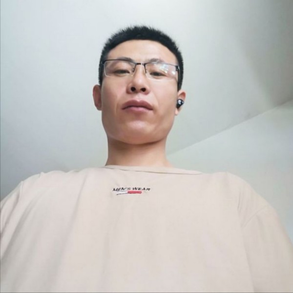 会抽烟的猫的照片