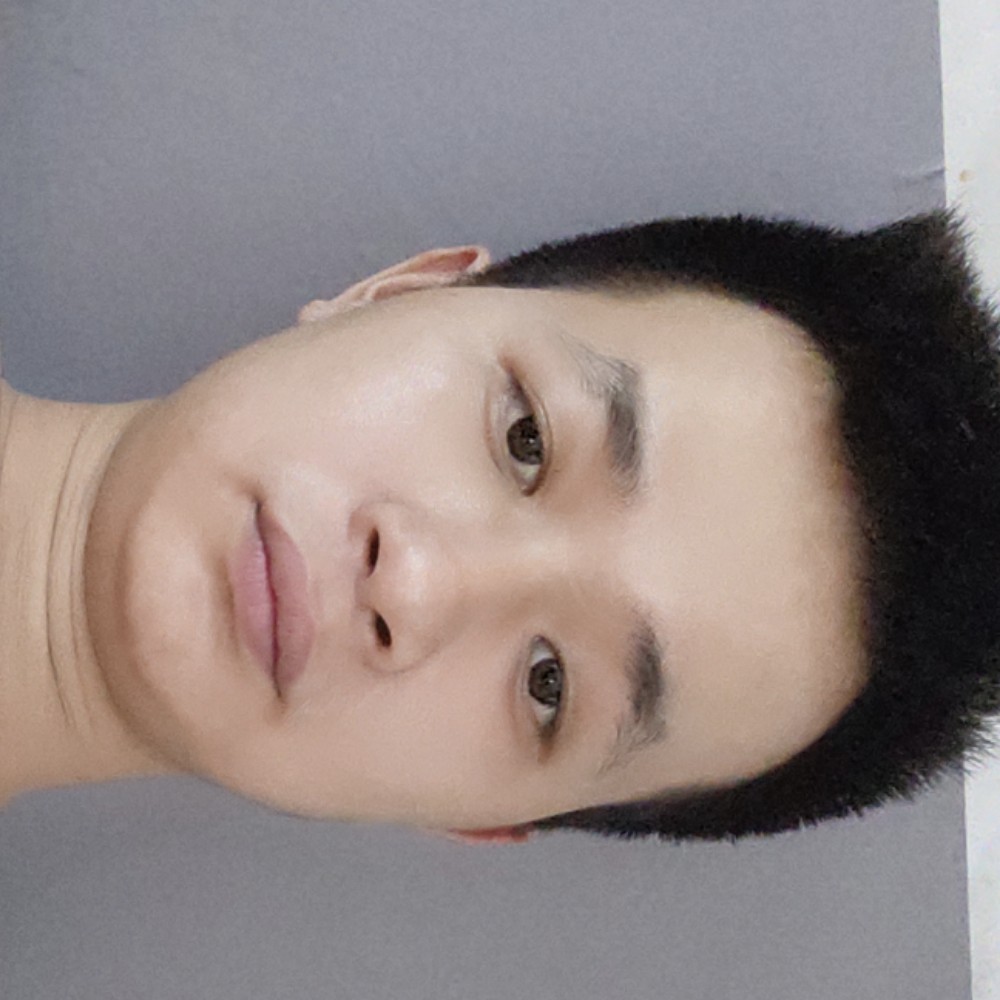 内向保卫笑靥的照片