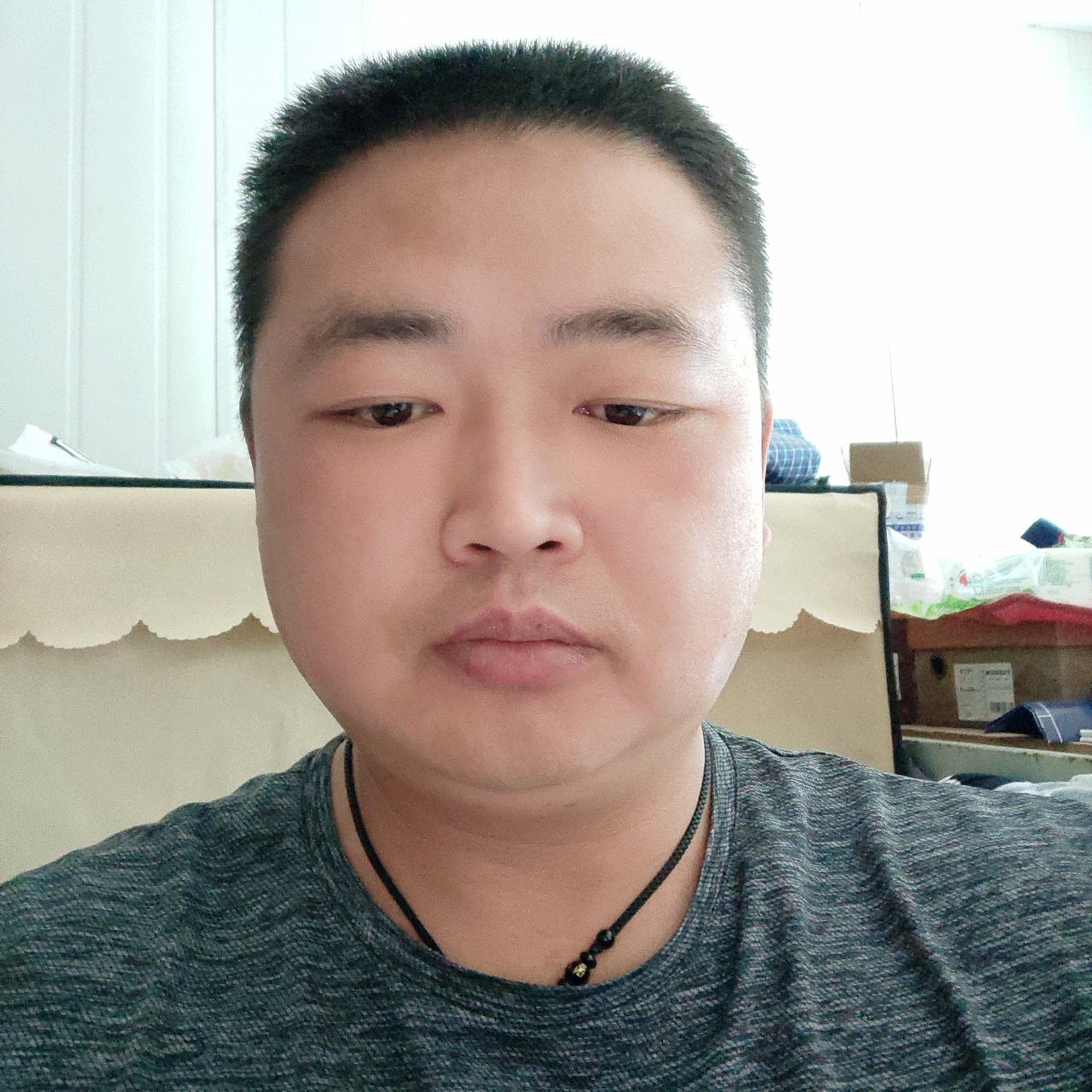 山里的农民的照片