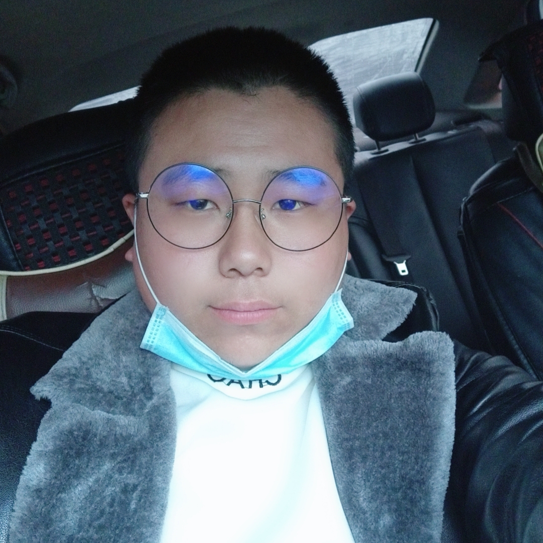 落后挽手小伙的照片