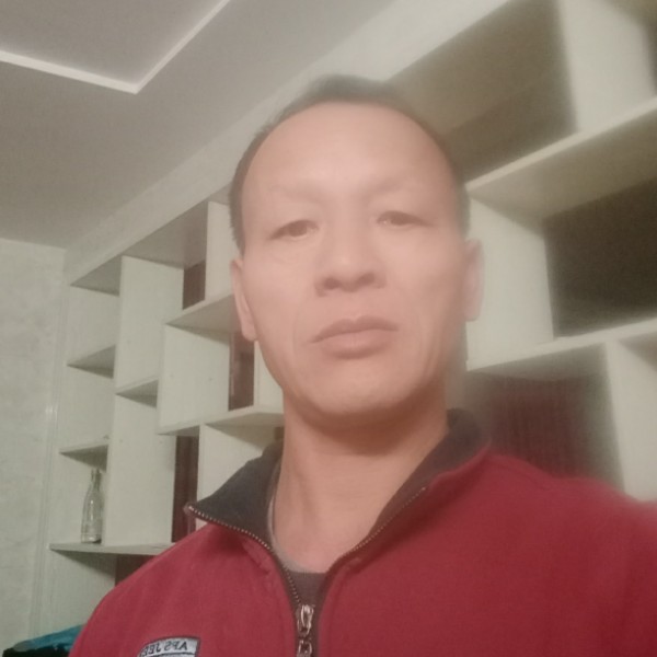 坦率说小伙的照片