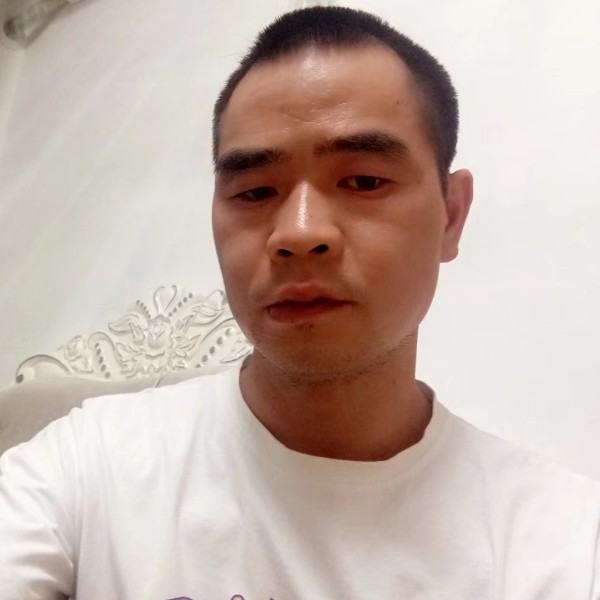 初雨用懵懂的照片