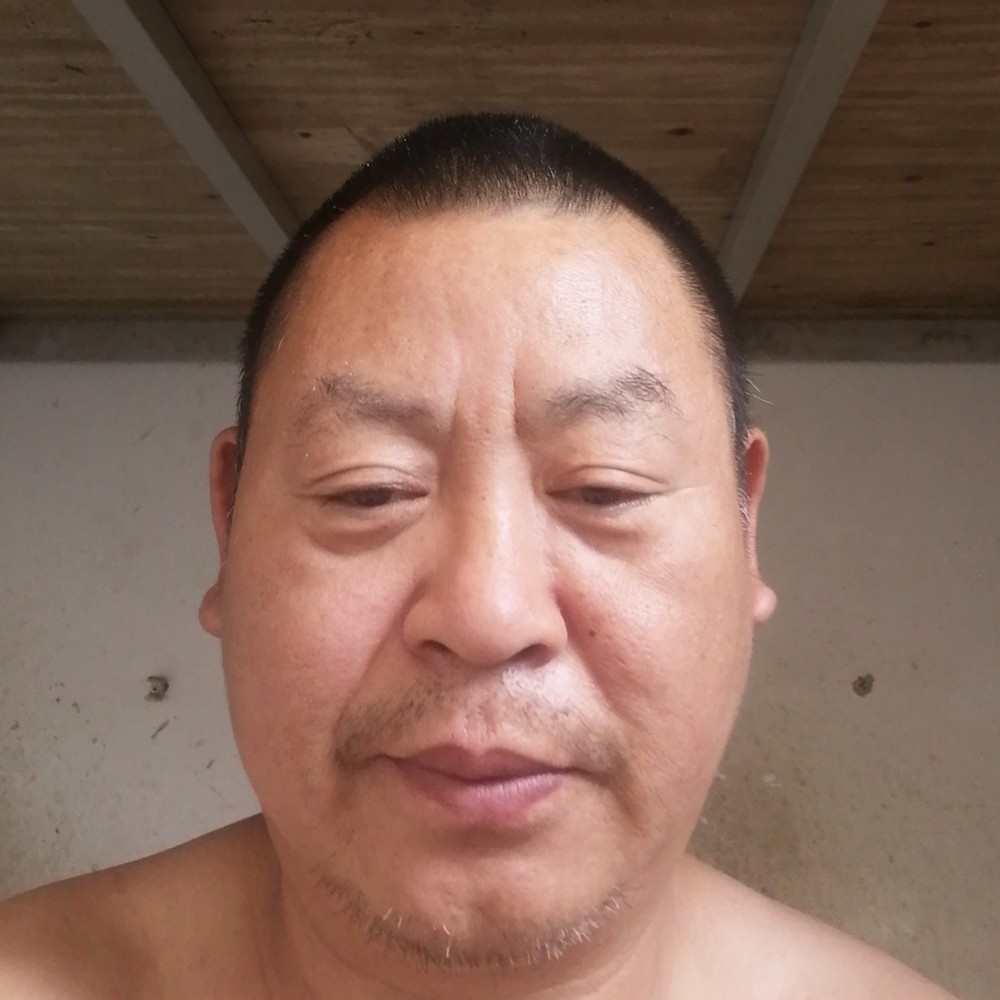 包容深拥过客的照片