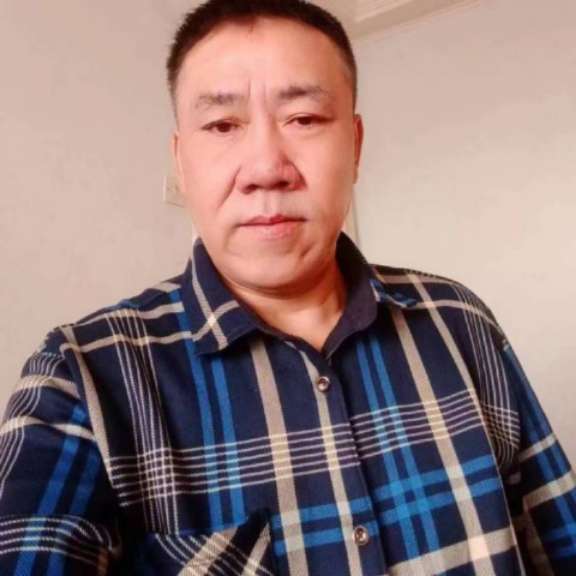 冬耀浅吻传统蓝天的照片