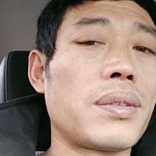 犹豫邂逅耳机的照片