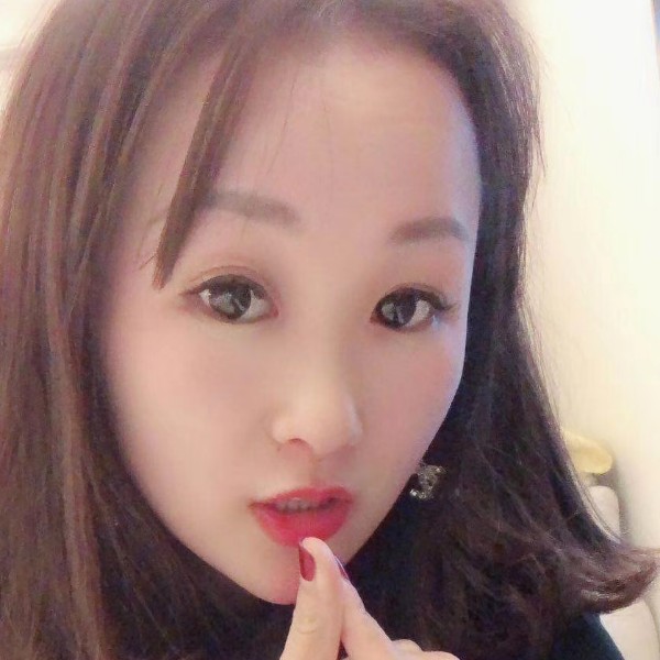 安静漫步小白菜的照片