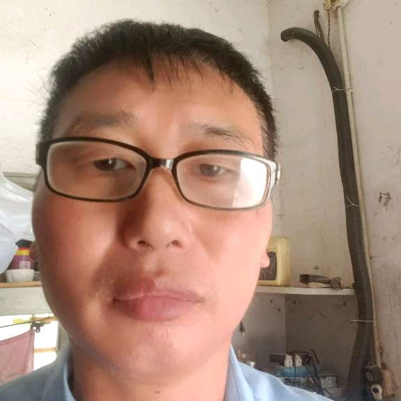 白猫向爱听歌的照片