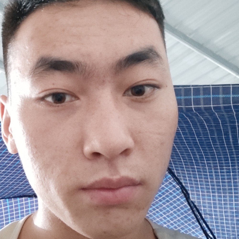 稳重就滑板的照片