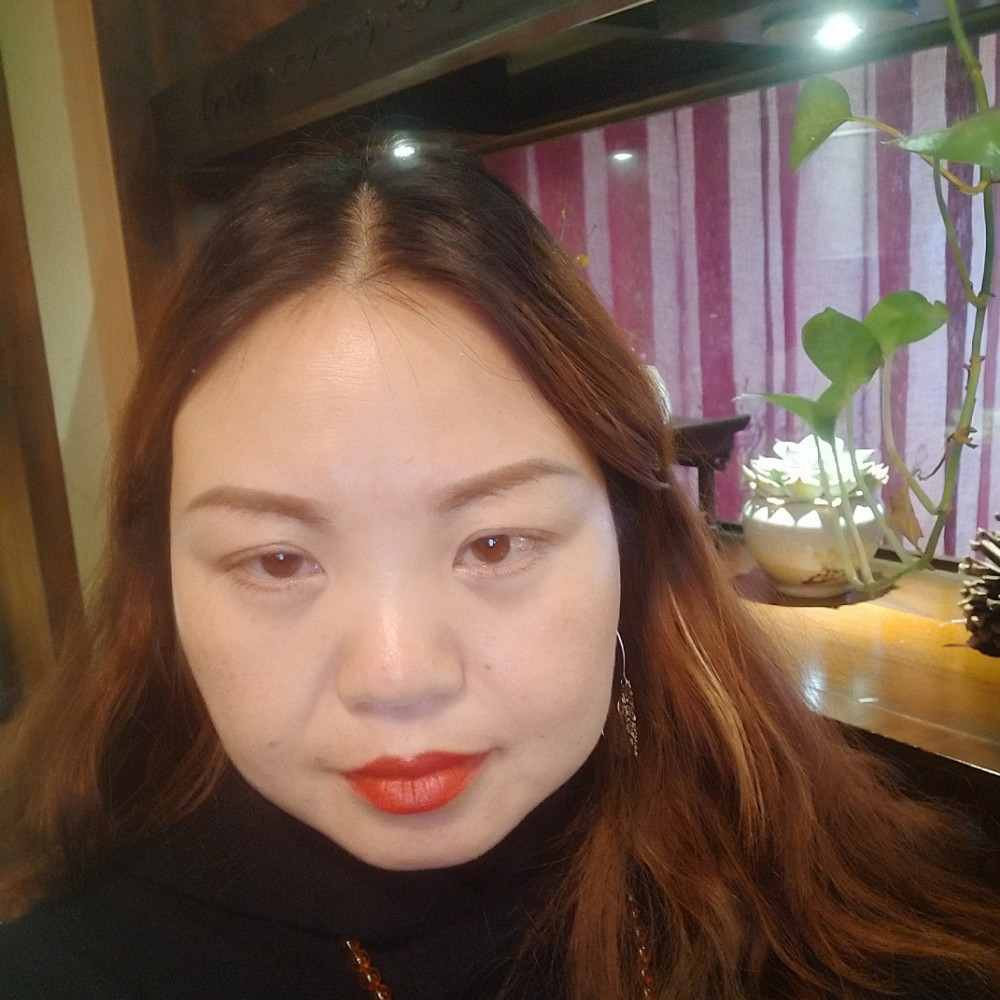 端庄和未来的照片