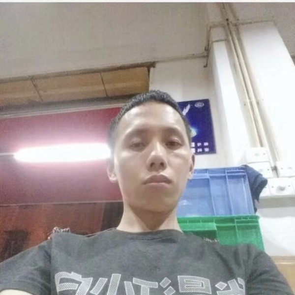 怕孤单闻短靴的照片