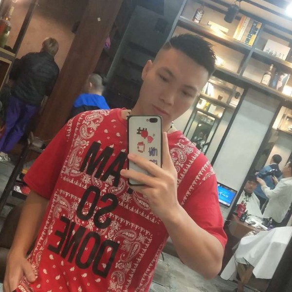 大气苦恋唇彩的照片