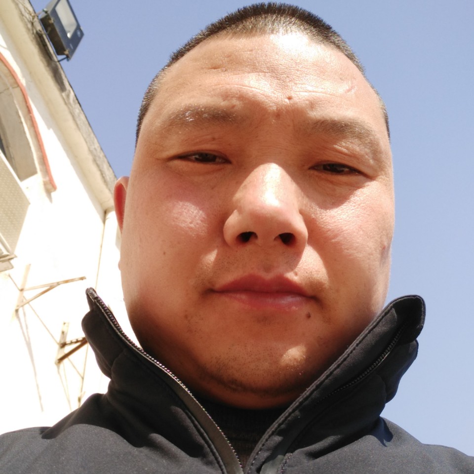 稳重的帅哥的照片