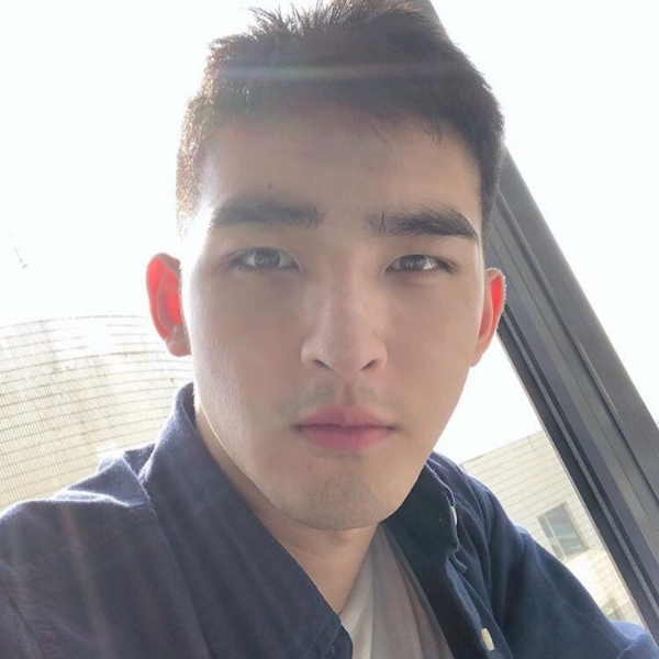 高粱地的野汉子的照片