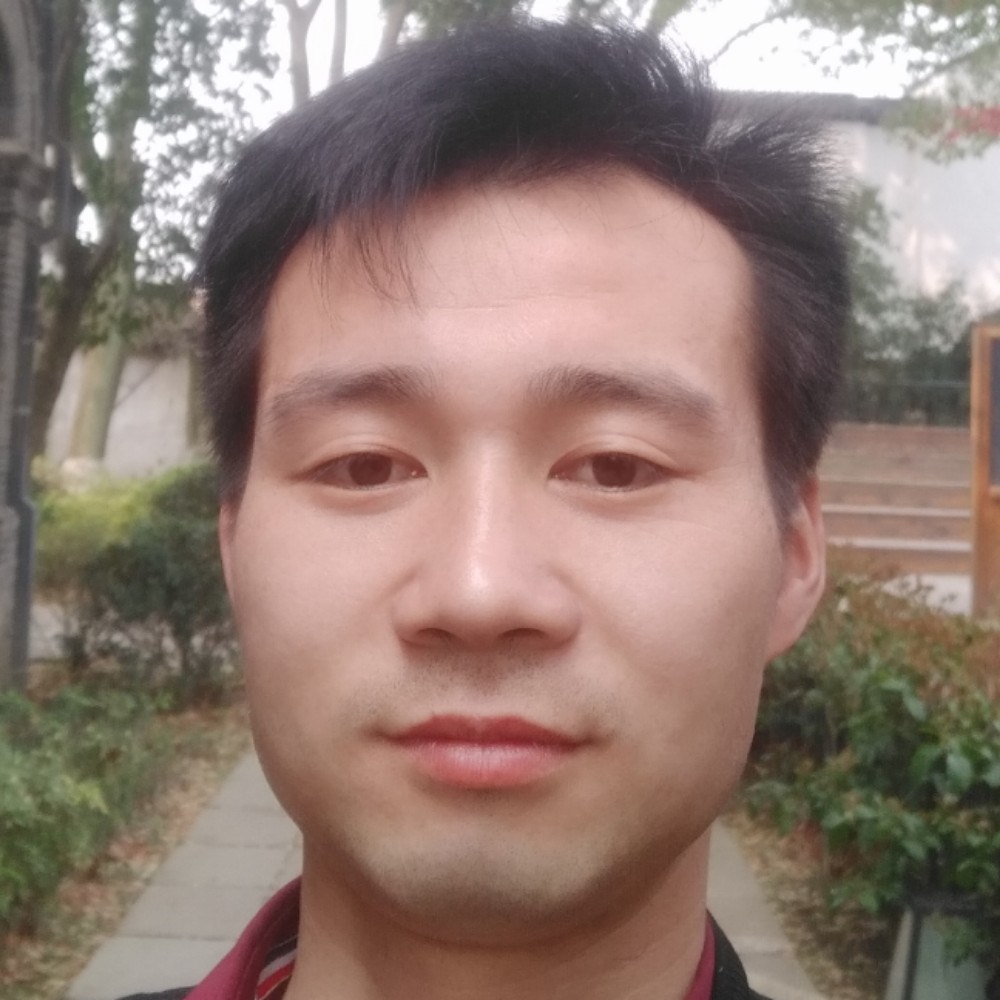 专一等待小蝴蝶的照片