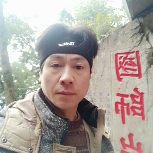 龙柱的照片