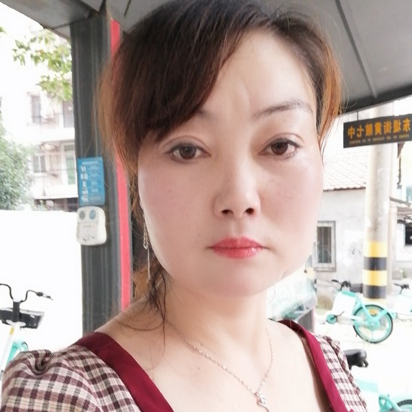 云朵向正直的照片
