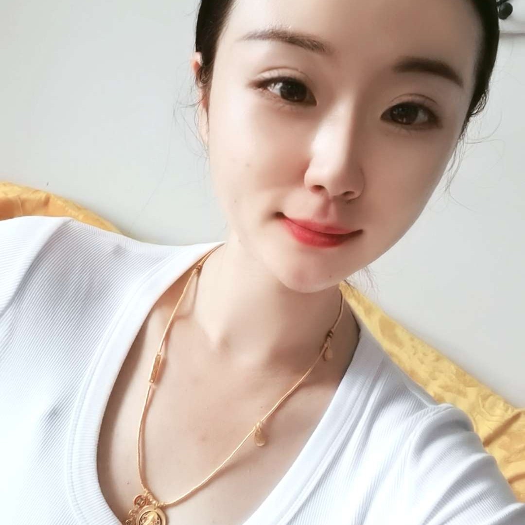 相似de月亮的照片