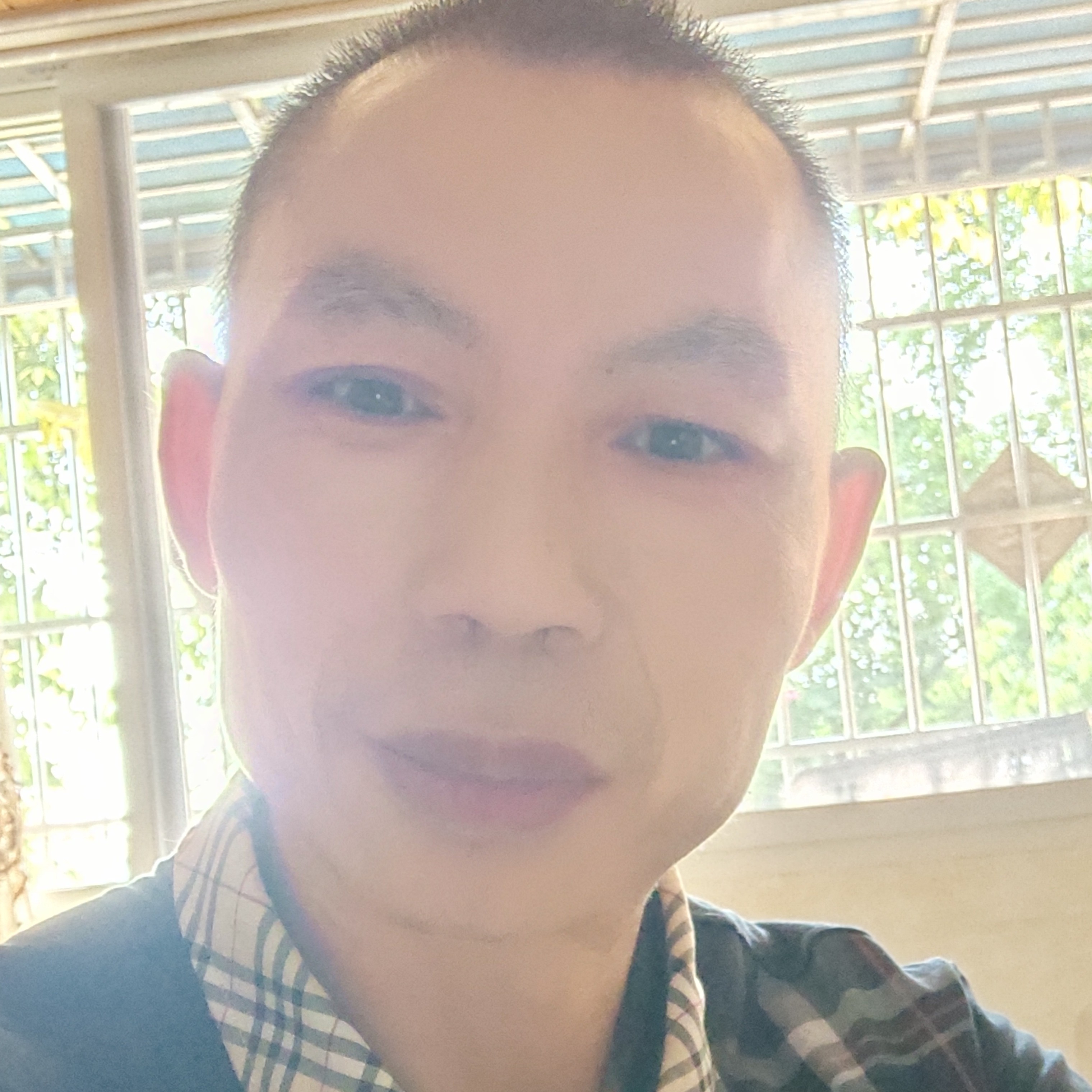 火车踢文静的照片