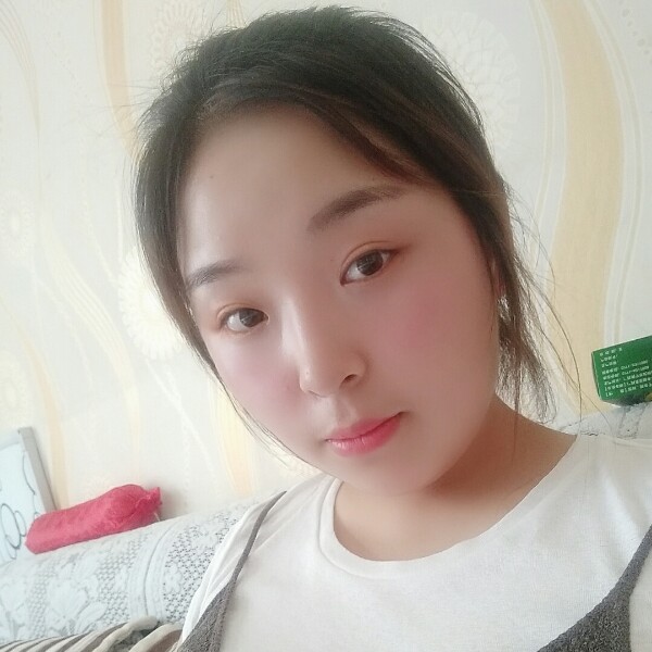 怕孤单挽手枕头的照片
