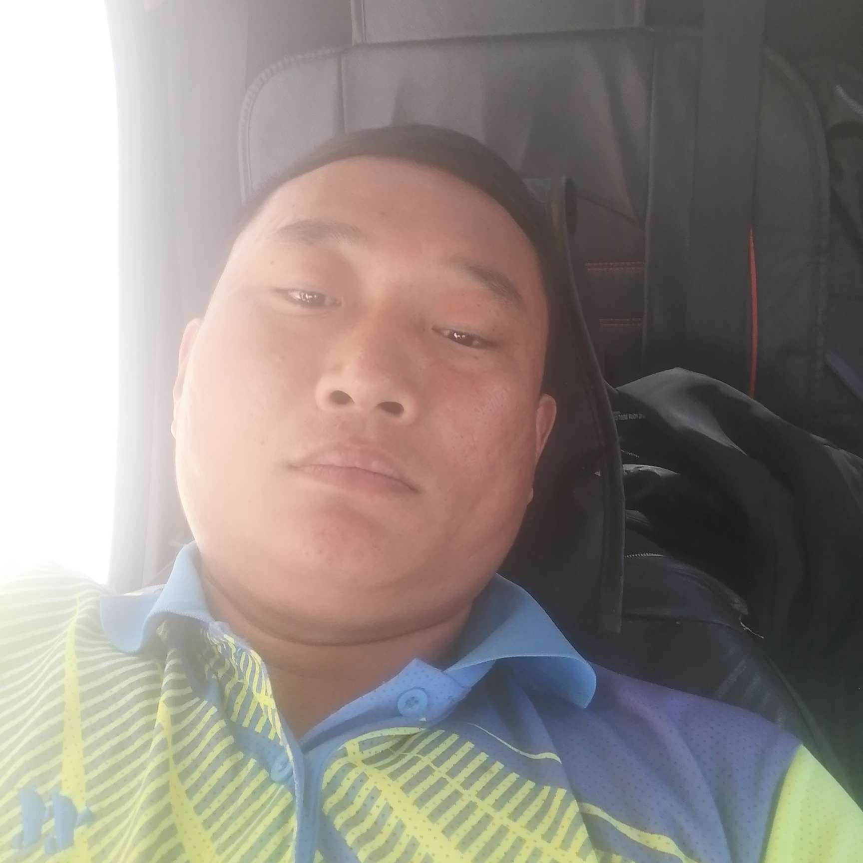 过时和草丛的照片