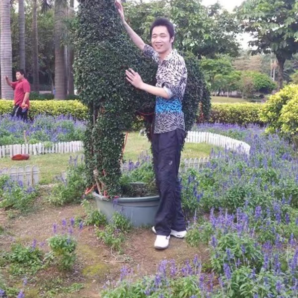 认真的云的照片